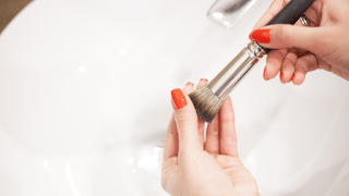 DIY Homemade Makeup Brush&nbsp;Cleaner
