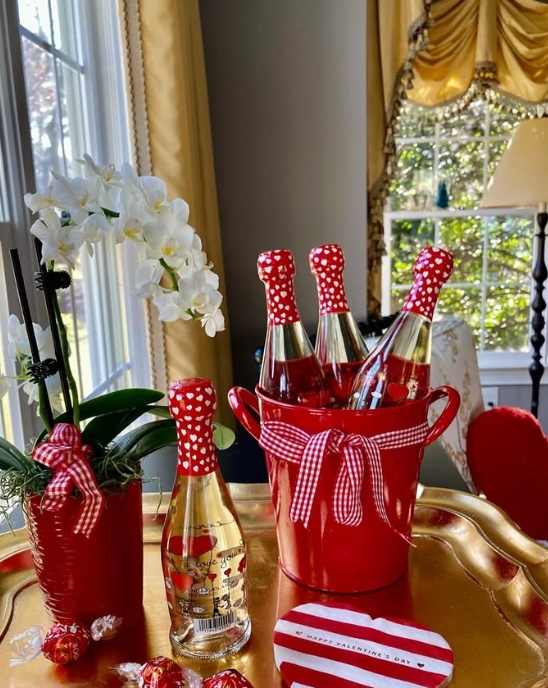 Galentine's Day decor ideas
Valentine’s Day party inspiration
Romantic table settings
Balloon garlands for parties
Pink and red party themes
Heart-themed party decor
Galentine’s photo backdrops
Creative Valentine’s desserts
DIY Galentine’s Day ideas