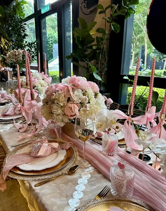Galentine's Day decor ideas
Valentine’s Day party inspiration
Romantic table settings
Balloon garlands for parties
Pink and red party themes
Heart-themed party decor
Galentine’s photo backdrops
Creative Valentine’s desserts
DIY Galentine’s Day ideas