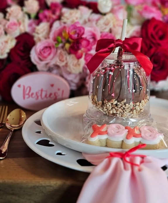 Galentine's Day decor ideas
Valentine’s Day party inspiration
Romantic table settings
Balloon garlands for parties
Pink and red party themes
Heart-themed party decor
Galentine’s photo backdrops
Creative Valentine’s desserts
DIY Galentine’s Day ideas
