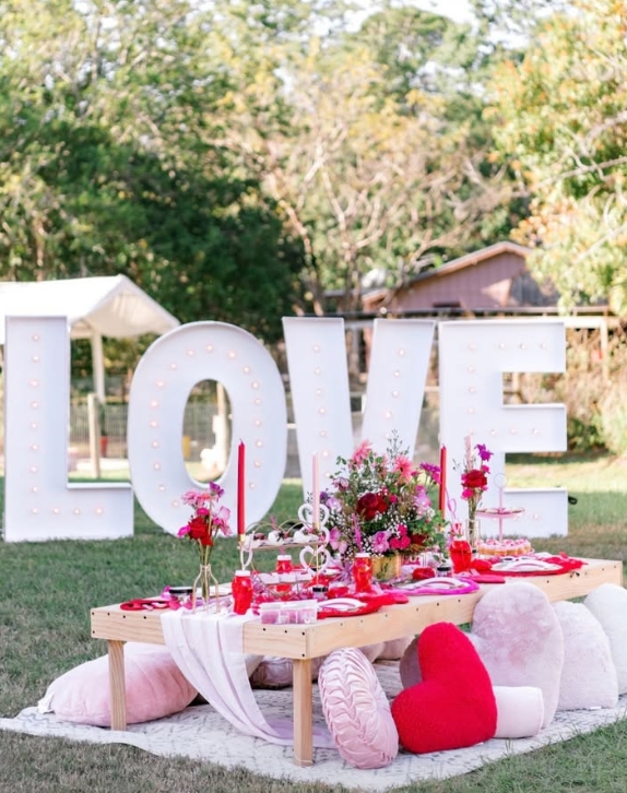 Galentine's Day decor ideas
Valentine’s Day party inspiration
Romantic table settings
Balloon garlands for parties
Pink and red party themes
Heart-themed party decor
Galentine’s photo backdrops
Creative Valentine’s desserts
DIY Galentine’s Day ideas