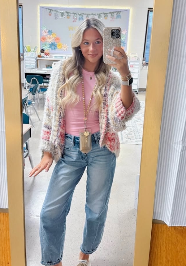 spring teacher outfit with pink top and textured cardigan