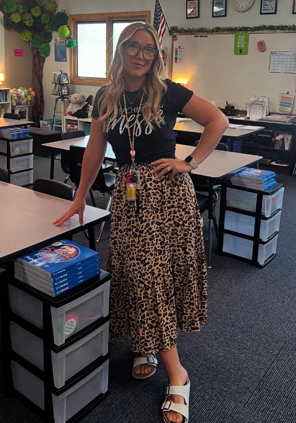 teacher outfit with graphic tee and midi skirt