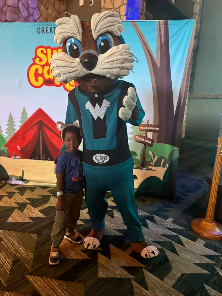 Great Wolf Lodge character photos in Grapevine, Texas