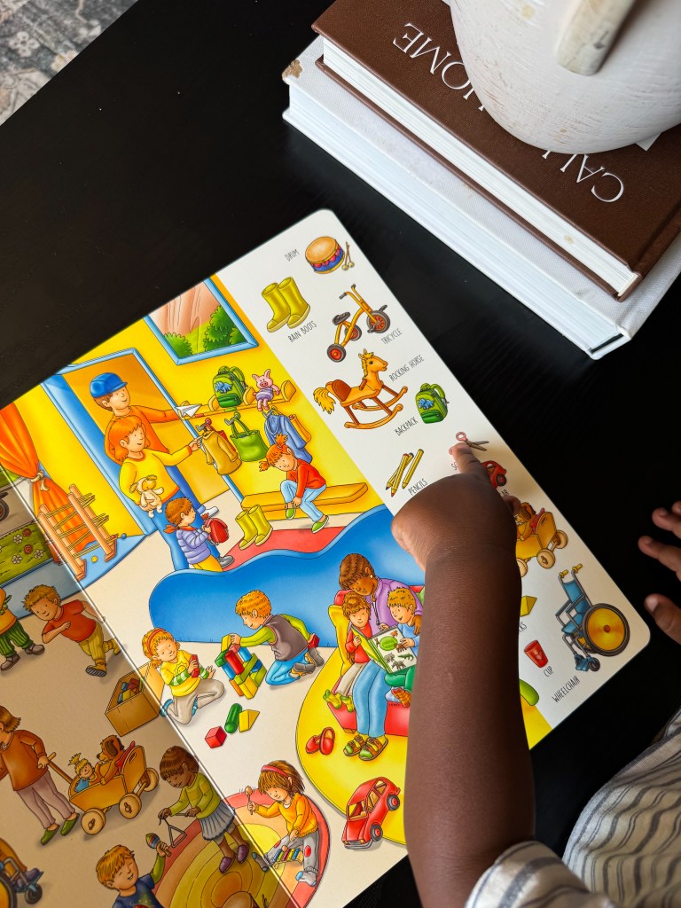 Interactive kindergarten language arts activity with Wimmelbook illustrations