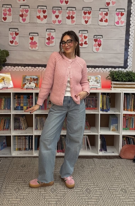 spring teacher outfit with pink cardigan and wide leg jeans